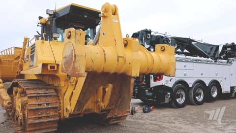 Century M100 preparing to lift a 100-Ton BullDozer