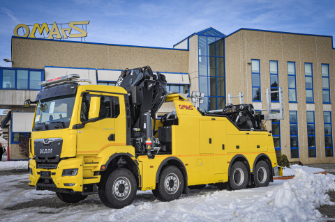 omars heavy-duty wrecker with crane